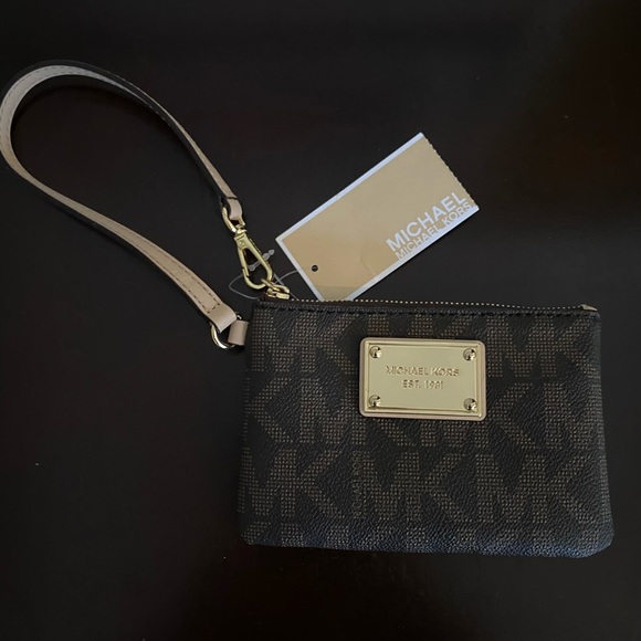 Michael Kors Handbags - 🆕Michael Kors Logo Wristlet
